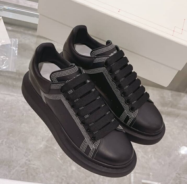 Alexander  Mcqueen Oversize Larry black contrast