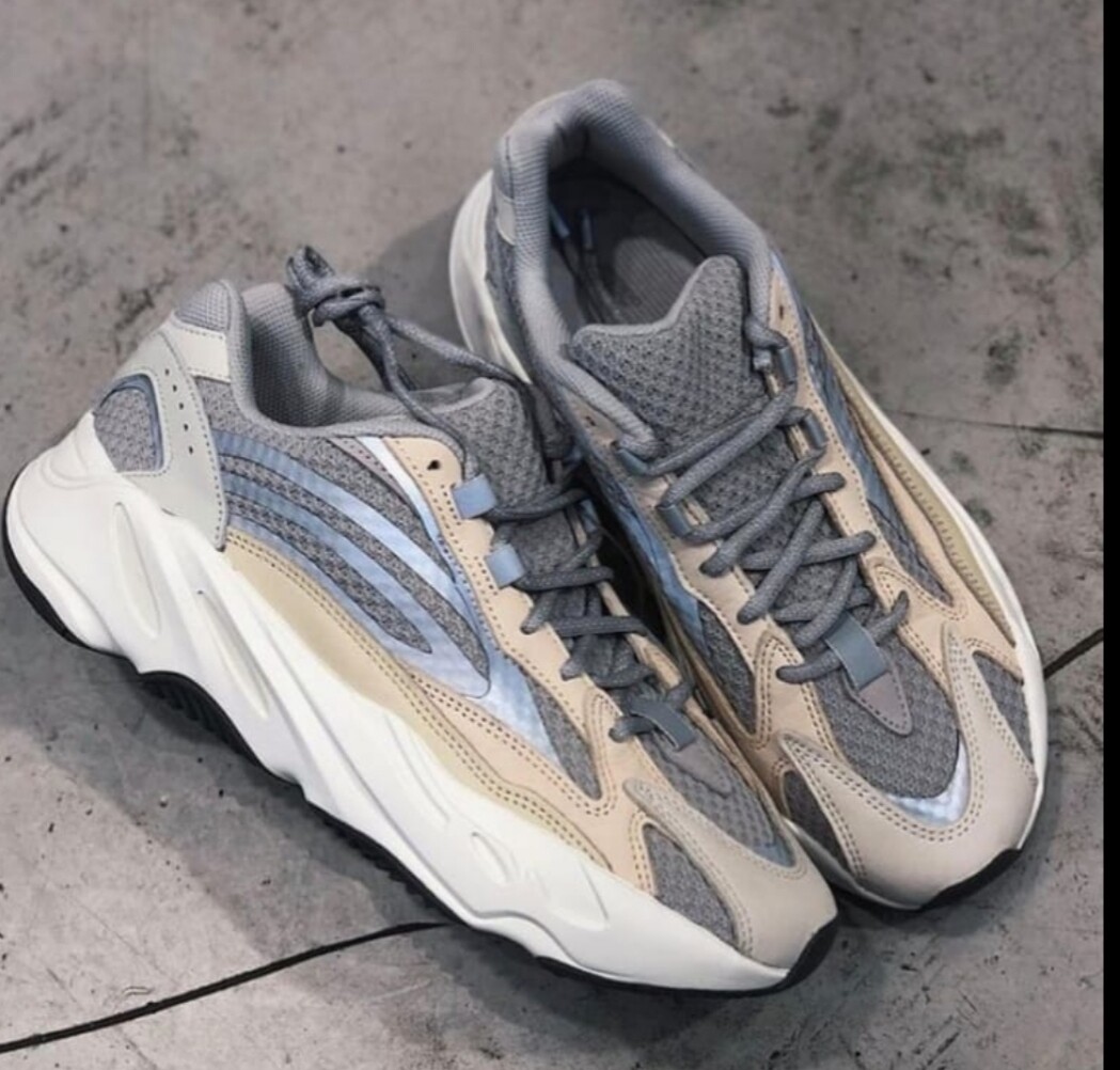 Yeezy boost 700 V2 Cream