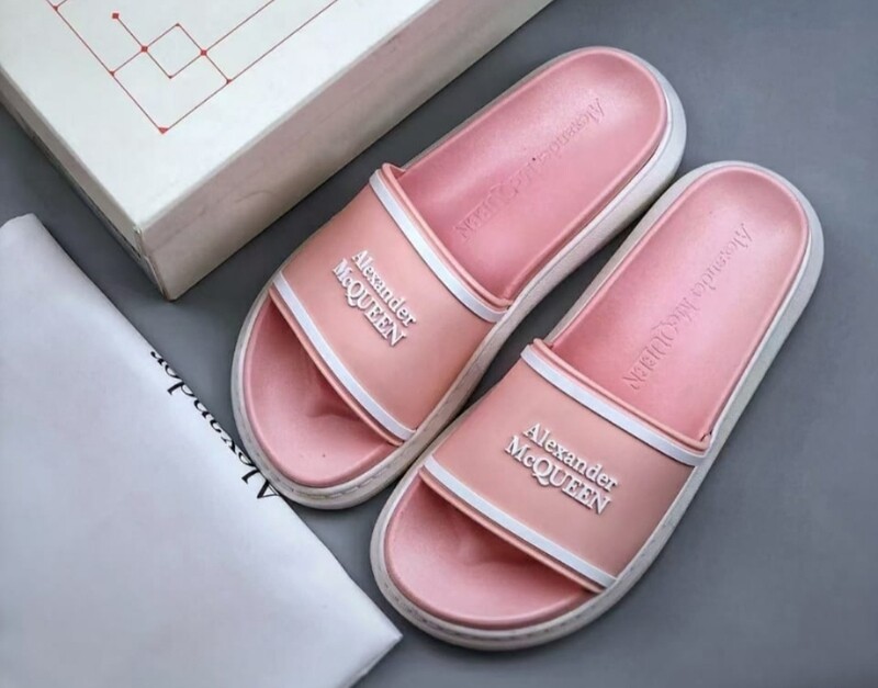 Alexander Mcqueen logo pool slide rosa