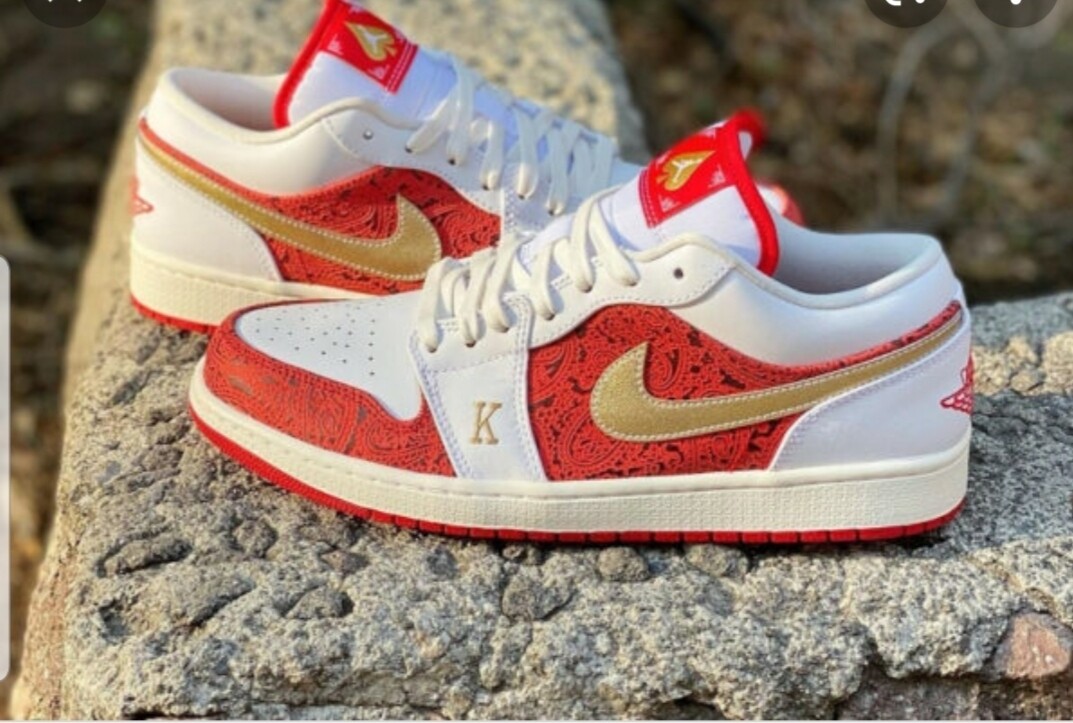  Jordan  1 Low Spades 
