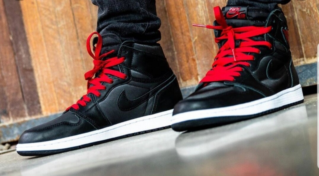 Air Jjordan 1 Retro HIGH OG black satin