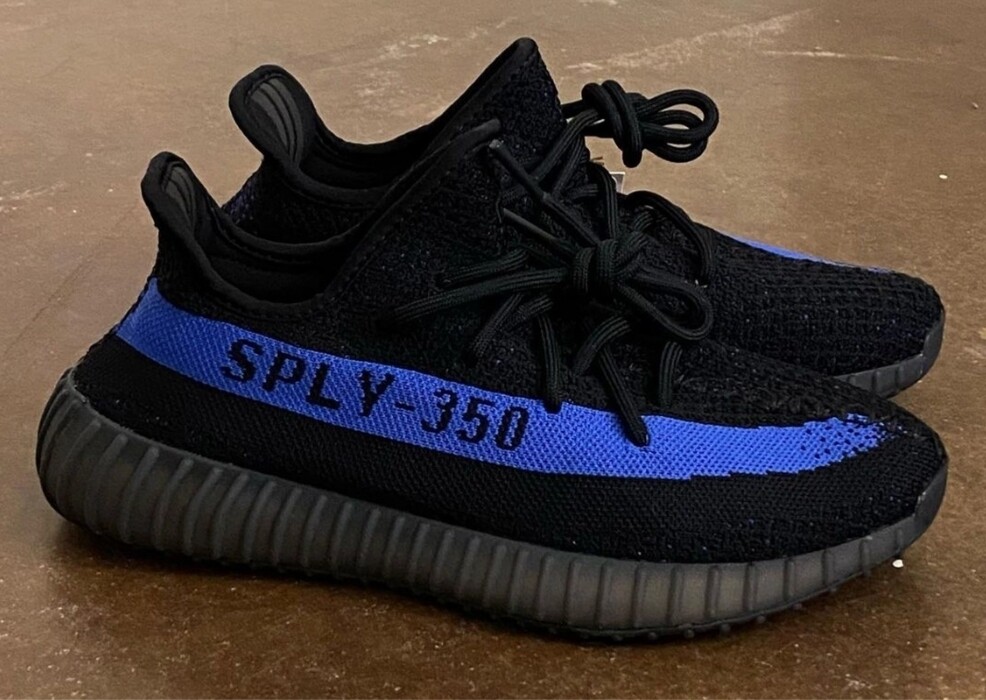 Adidas Yeezy Boost 350 V2 in Dazzling Blue core blue 