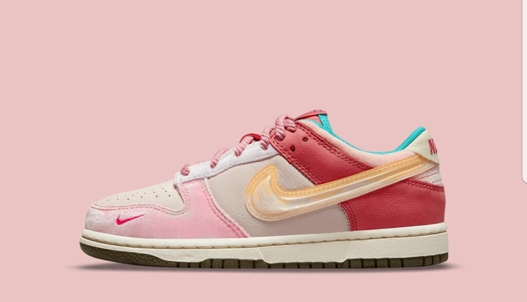 Nike Dunk Low Social Status Free Lunch Strawberry Milk... 