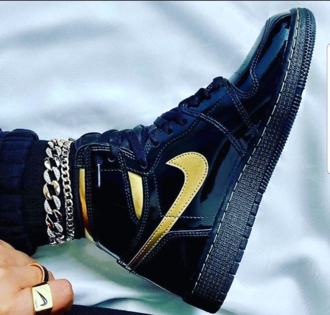  Air Jordan 1 Retro Black Metallic Gold 