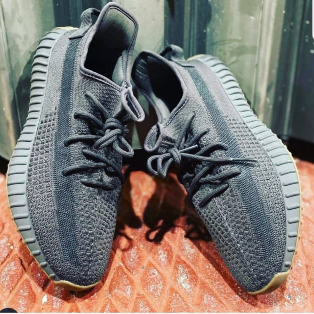 Adidas Yeezy Boost 350 V2 cinder