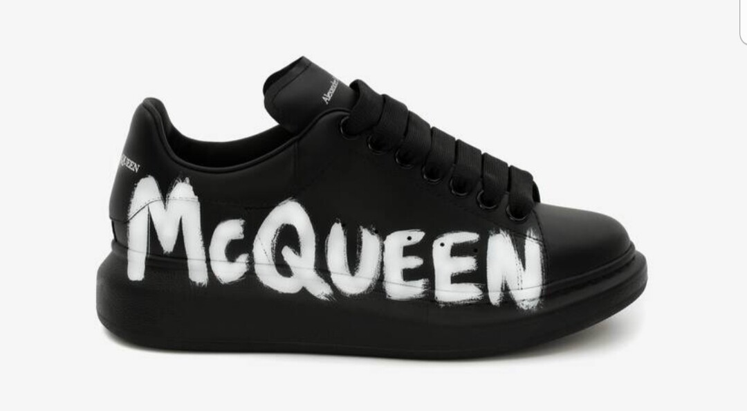 Alexander  Mcqueen Oversized Graffiti black /white 
