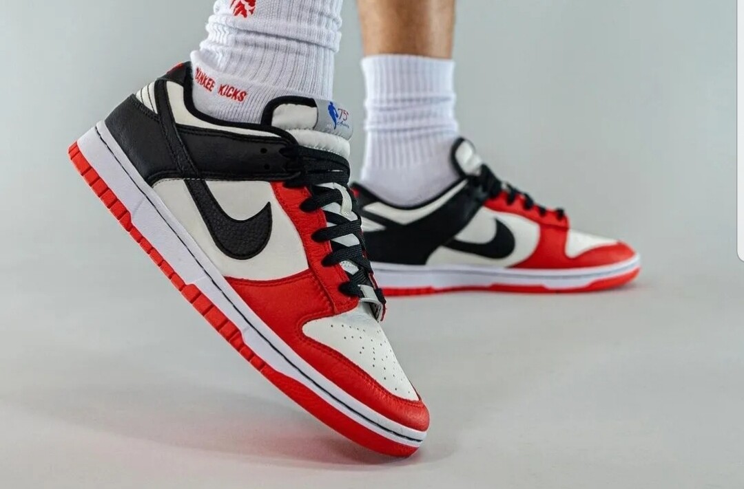   Dunk low EMB NBA 75TH Anniversary Chicago Bulls