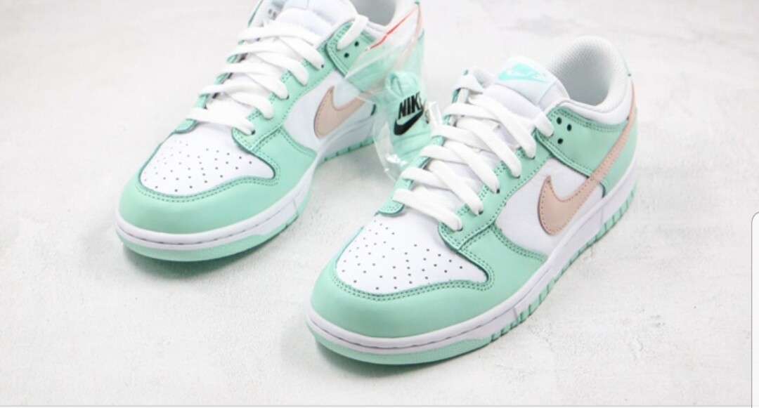   Dunk Low sail crimson tint green 