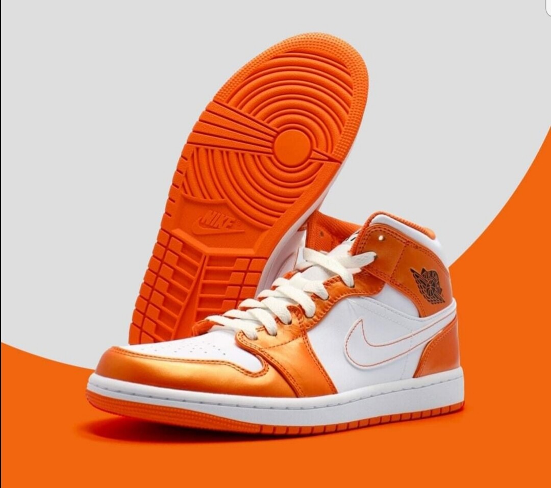 Air Jordan 1 Mid Metallic Orange 