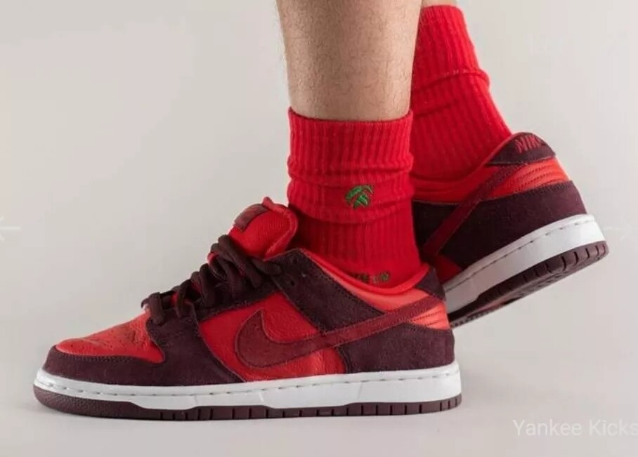   Dunk Low SB cherry 