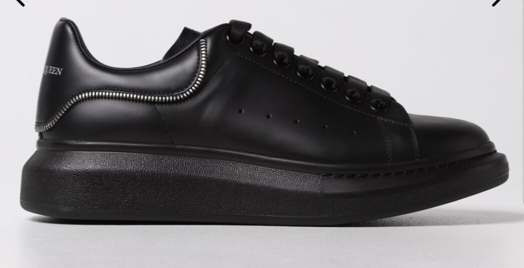 Alexander  Mcqueen Oversize black hinge 