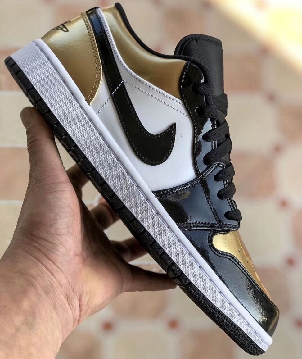 Air Jordan 1 low Golden Toe