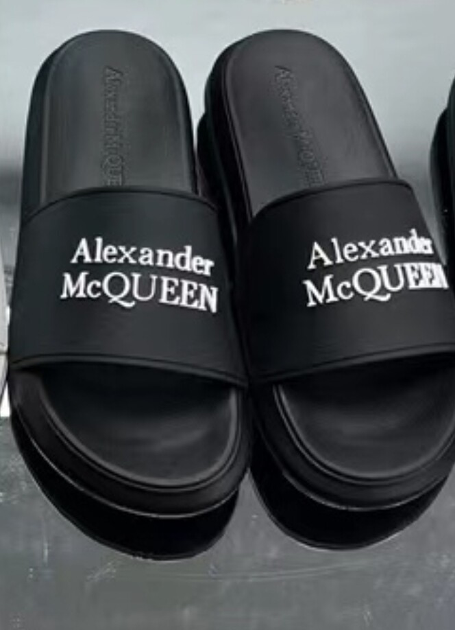 Alexander Mcqueen logo pool slide black 