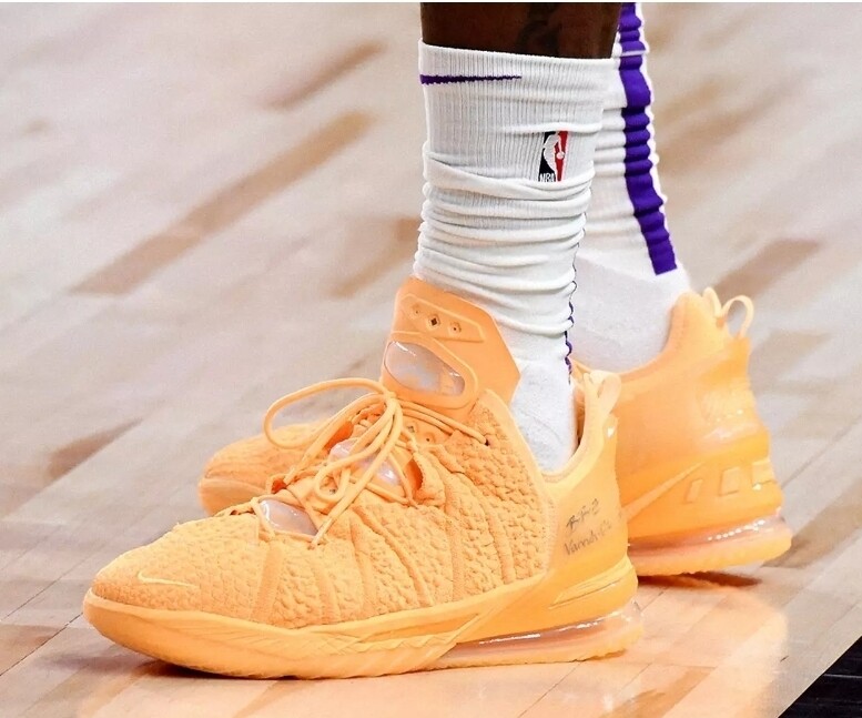  Nike Le Bron 18 melon tint