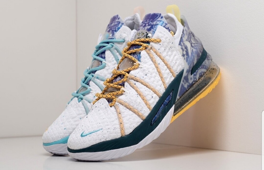  Nike Le Bron 18 reflections