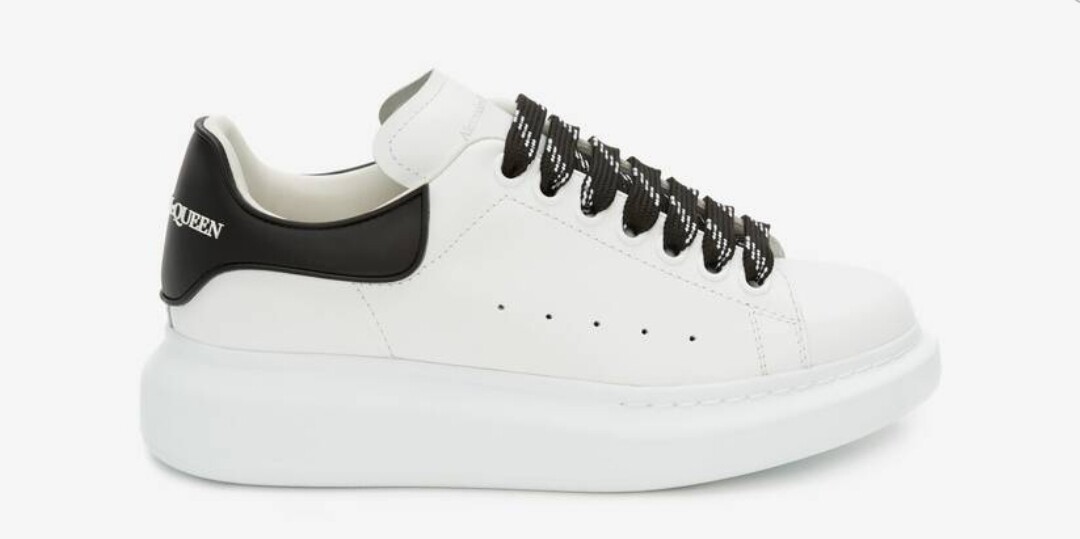 Alexander  Mcqueen Oversize white black 