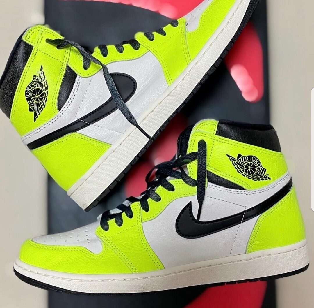  Jordan 1 High OG Volt