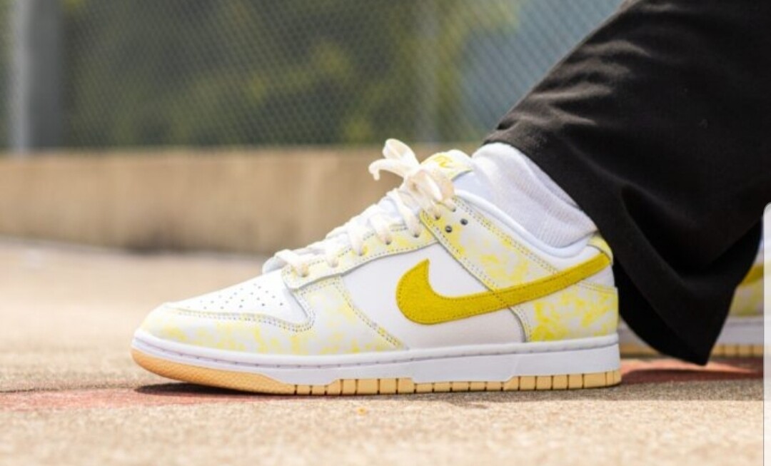 Nike Dunk Low yellow pulse