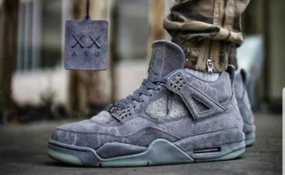 Air Jordan 4 Retro kaws