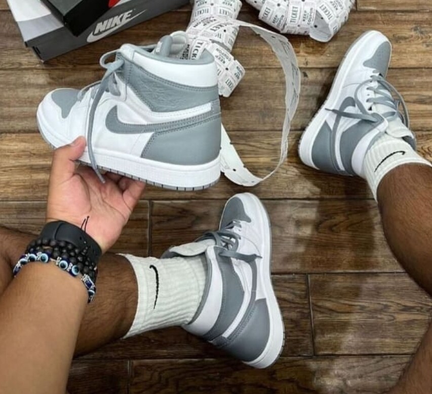 Jordan 1 Retro High OG Stealth 