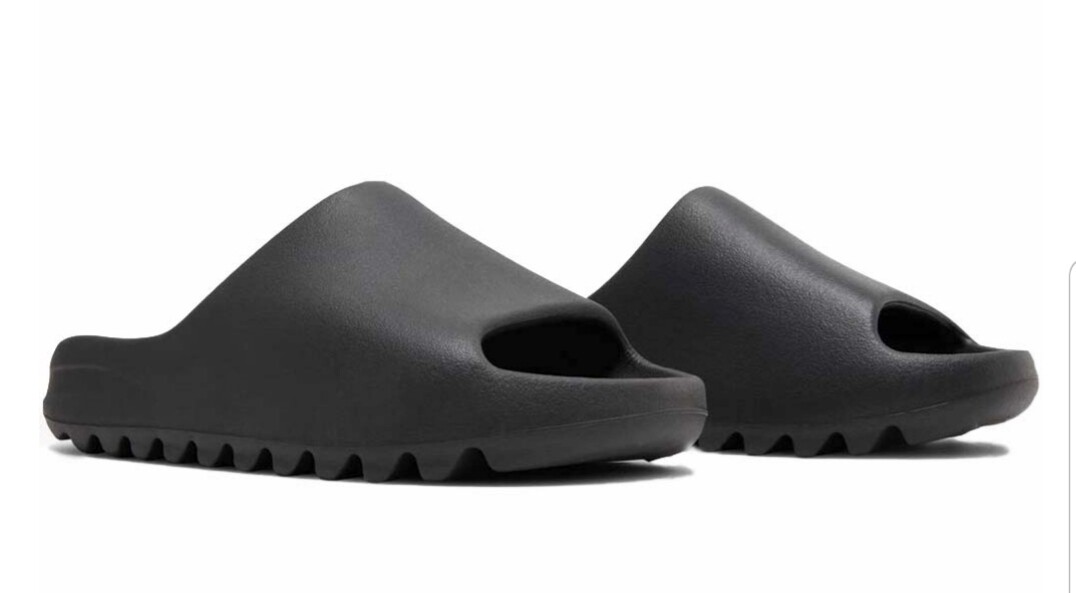 Adidas Yeezy slide Onyx  black