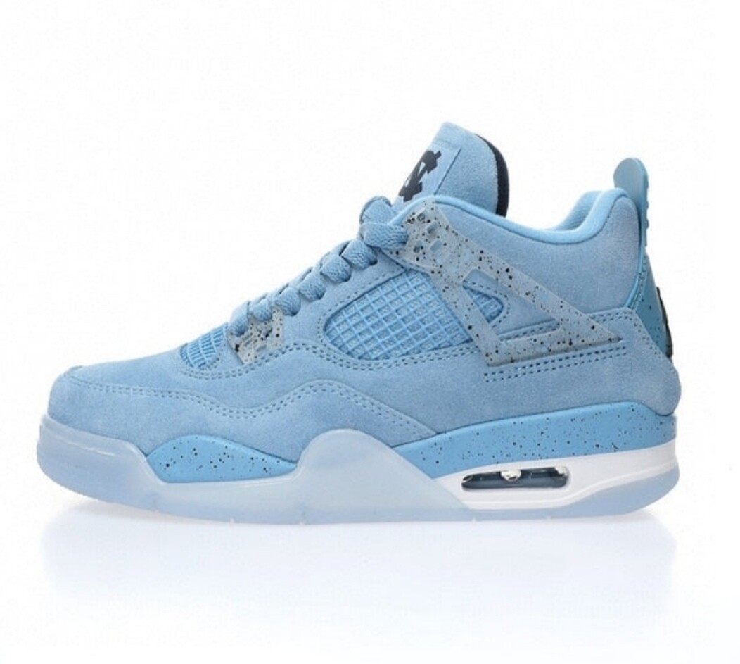 Air Jordan 4 retro UNC
