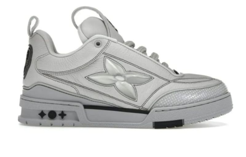 Louis Vuitton  TRAINER triple white dupe