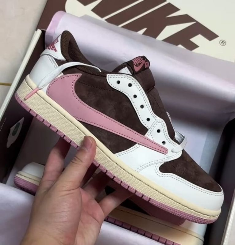 Air jordan 1Low Travis Scott x dark pony dupe