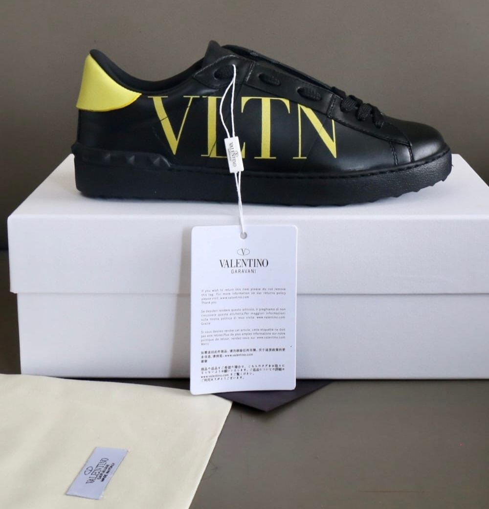 Valentino garavani unisex dupe