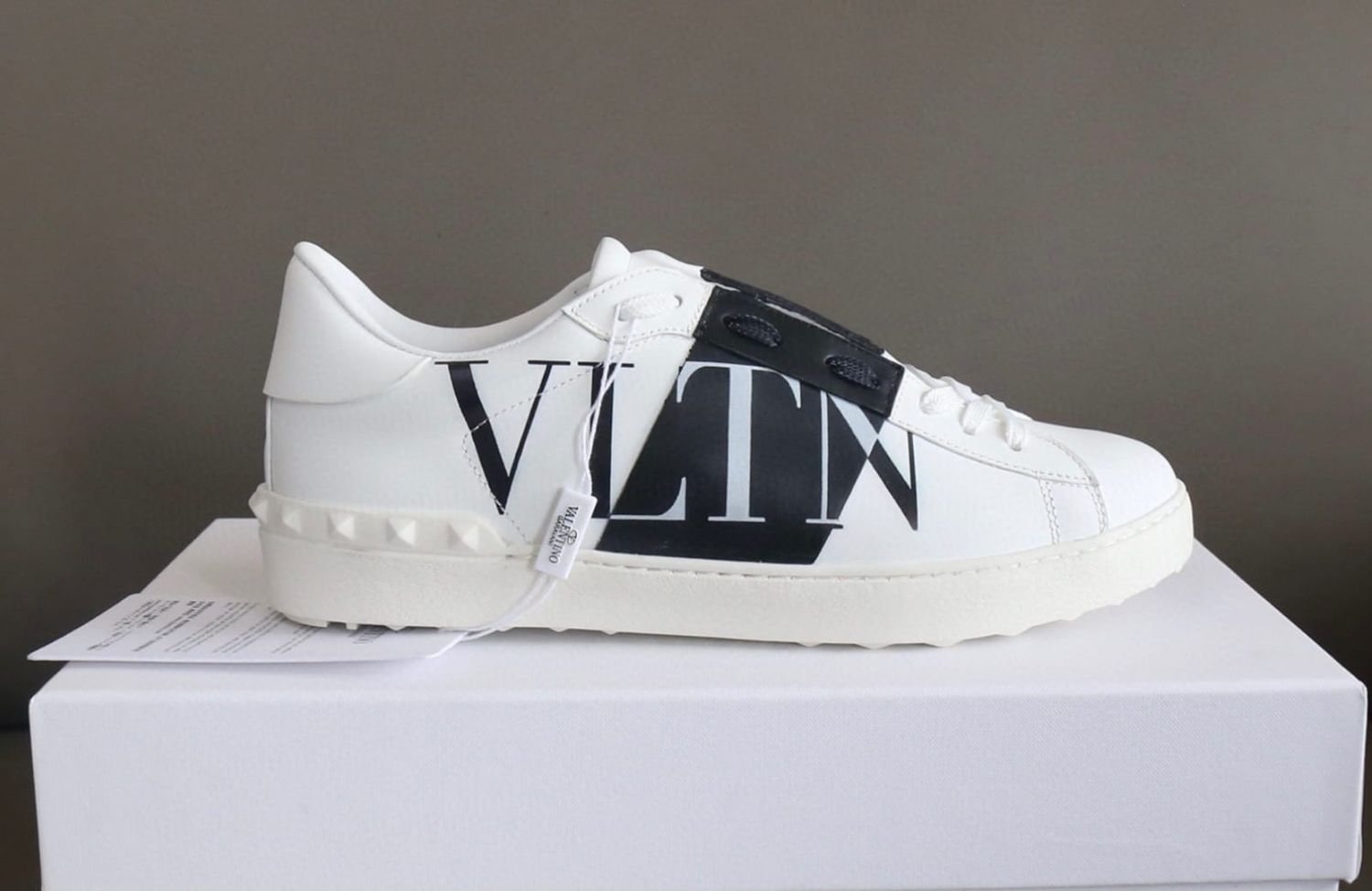 Valentino garavani unisex dupe
