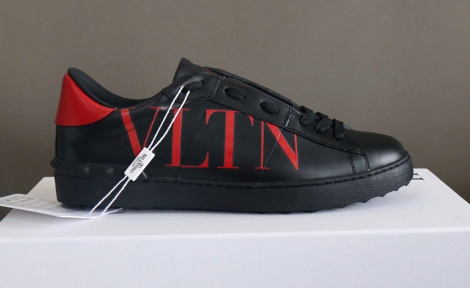 Valentino garavani unisex dupe