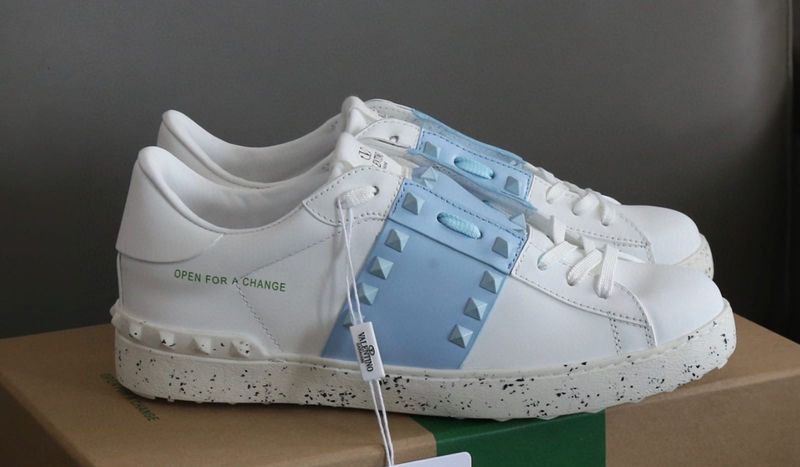 Valentino  unisex dupe rockstud sugarblue