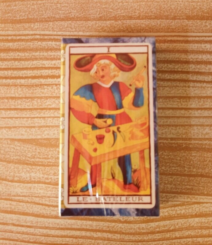 Baraja de Tarot de Marsella. Incluye arcanos mayores y menores.