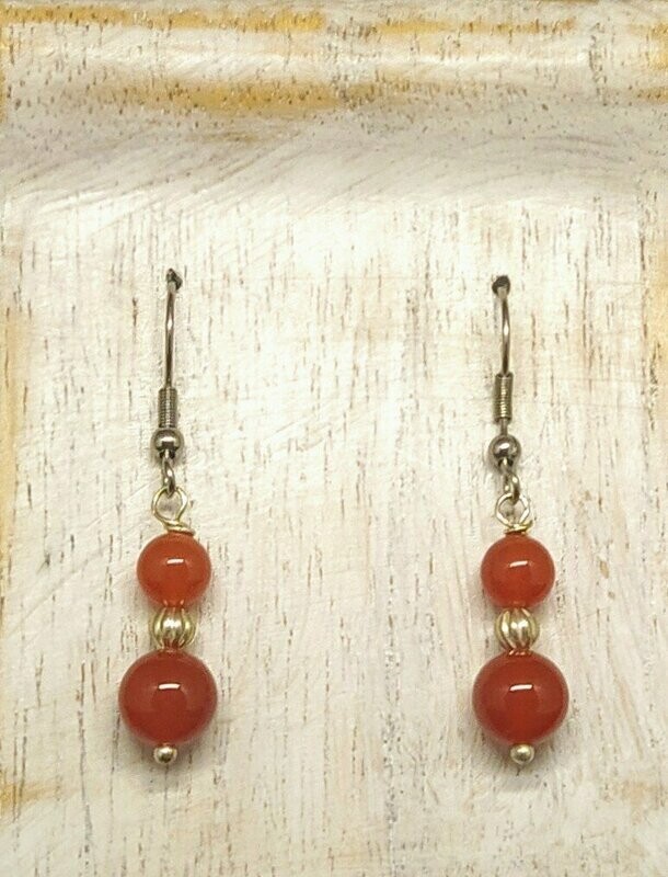 Pendientes dobles de carneola. Enganche de acero quirúrgico.​