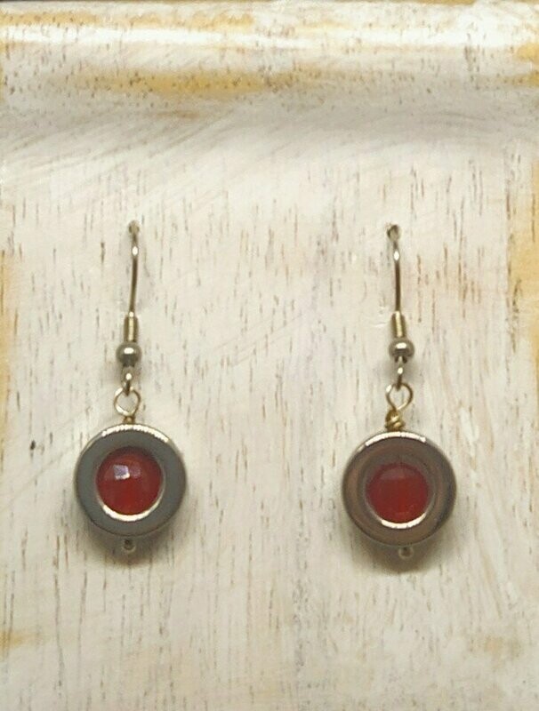 Pendientes Hematite y cornalina. Enganche de acero quirúrgico.​