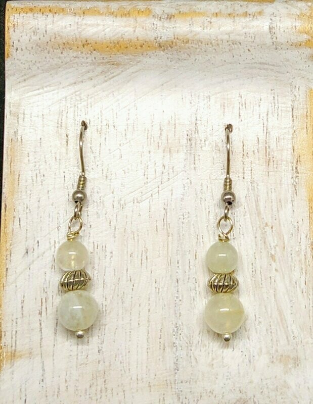 Pendientes de piedra luna. Enganche de acero quirúrgico.​