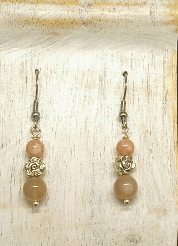 Pendientes dobles de piedra sol. Enganche de acero quirúrgico.​
