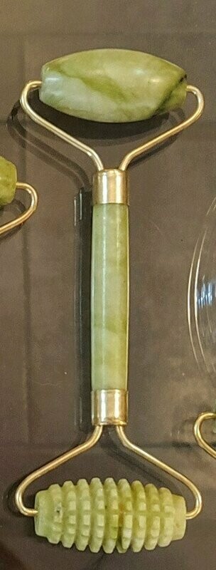 Masajeador de jade doble un rollo liso y otro con puntas zona facial