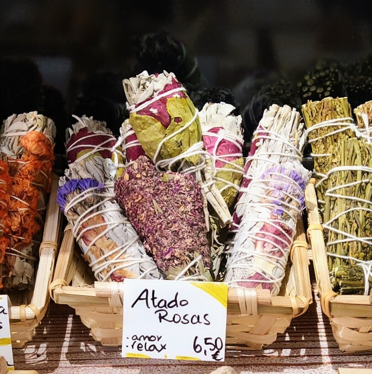 Atado o sahumerio de rosas