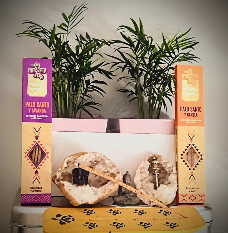 Incienso de palo santo con canela. Prosperidad y amor.