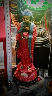 Buda dorado/ túnica roja Thai