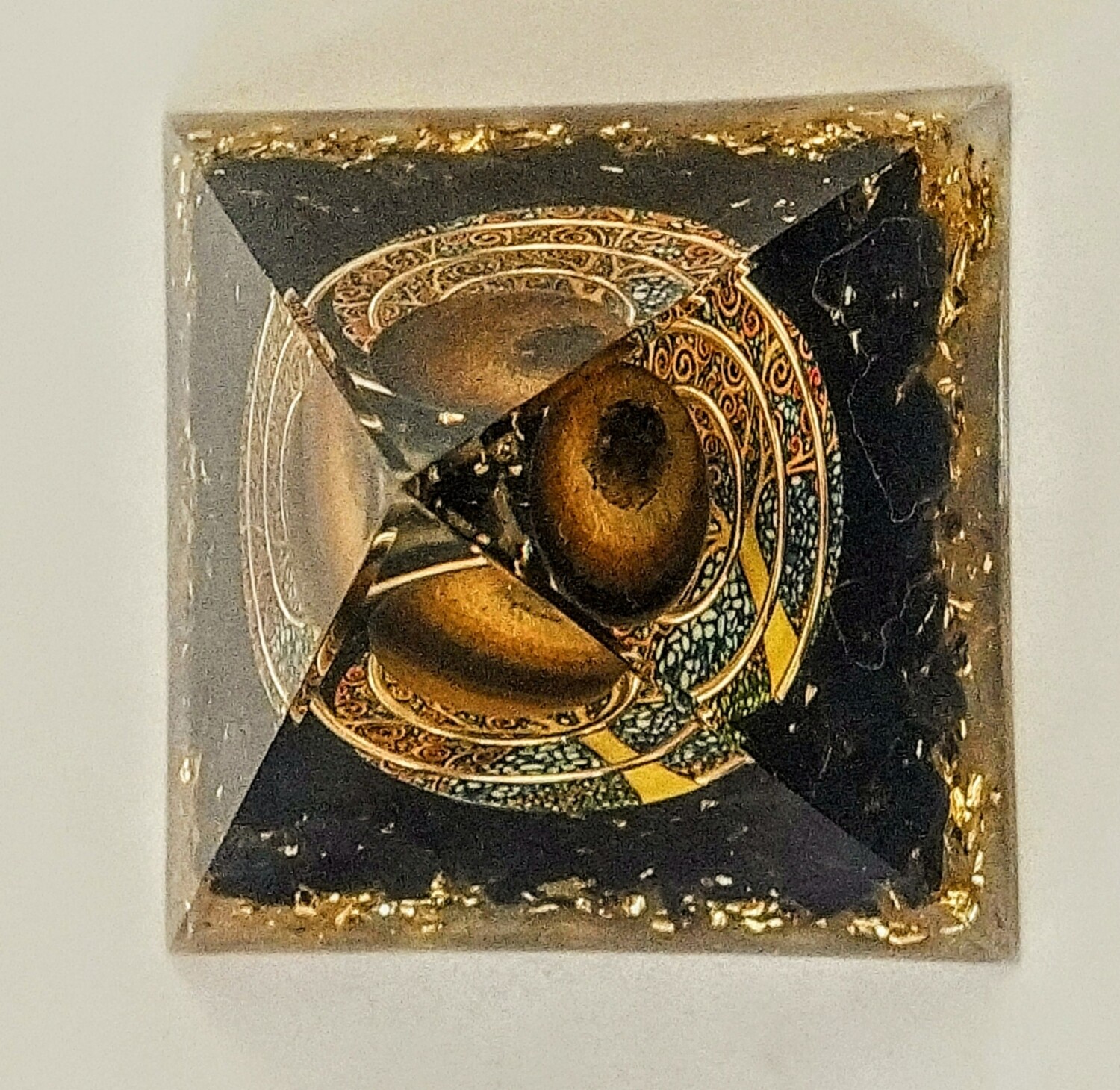 Orgonita pirámide 6x6 ojo de tigre