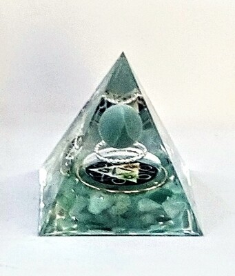 Orgonita pirámide 6x6 cuarzo verde