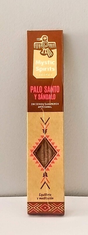 Incienso de palo santo con sándalo.