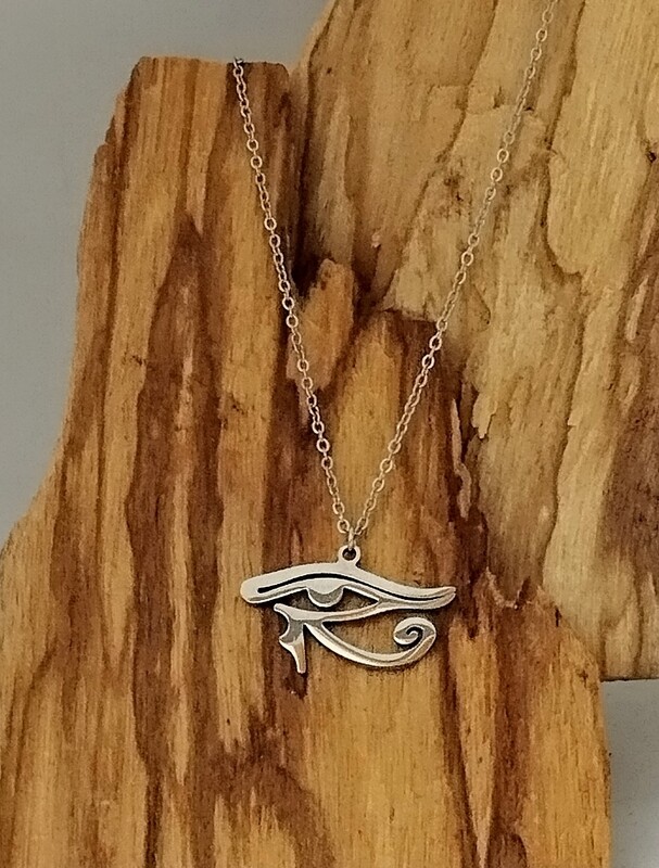 Ojo de orus. Acero quirúrgico.