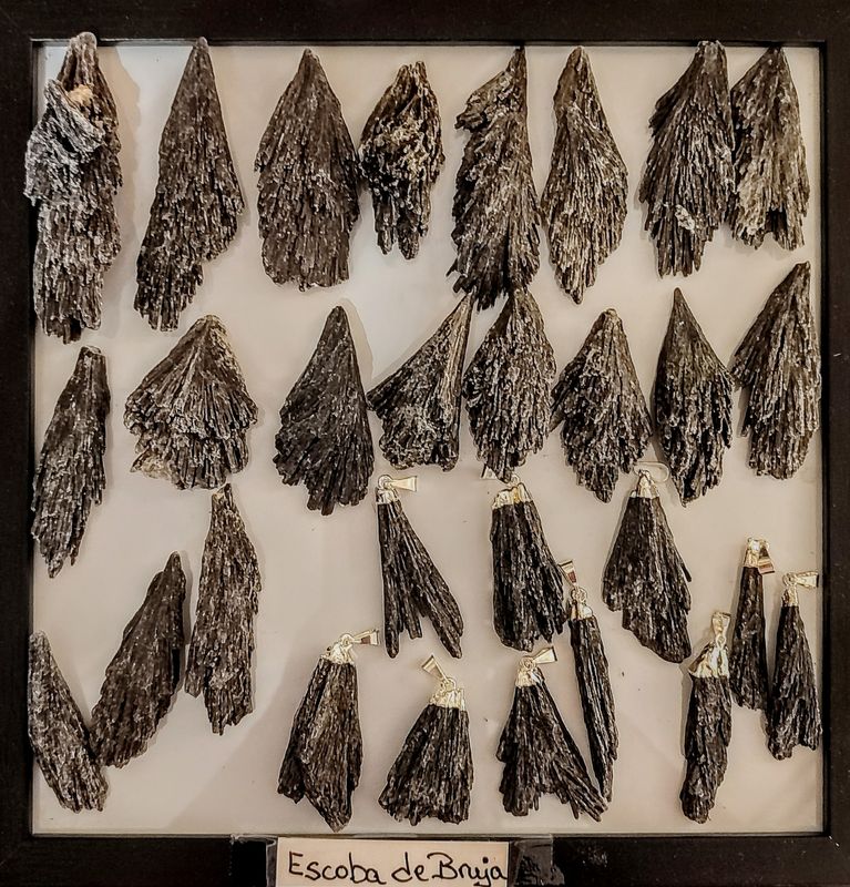 Escoba de bruja (mineral) en piedra