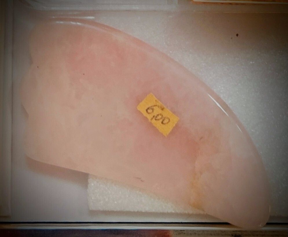 Gua sha de cuarzo rosa