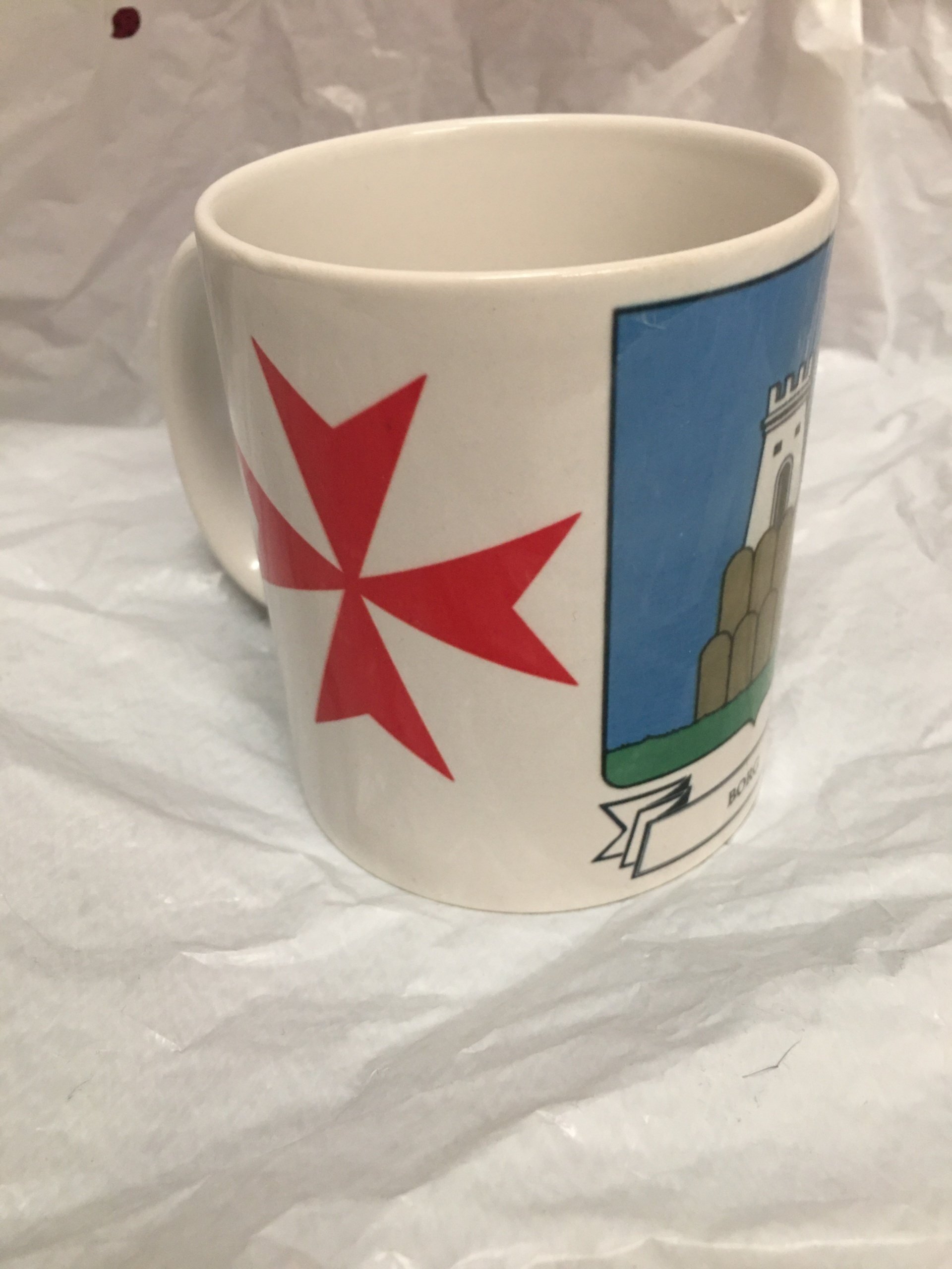 Une idée cadeau originale!!!  Offrez vous le mug avec votre blason!!  Indiquez votre nom, parmi ceux de notre liste et nous vous le faisons fabriqué pour vous!!