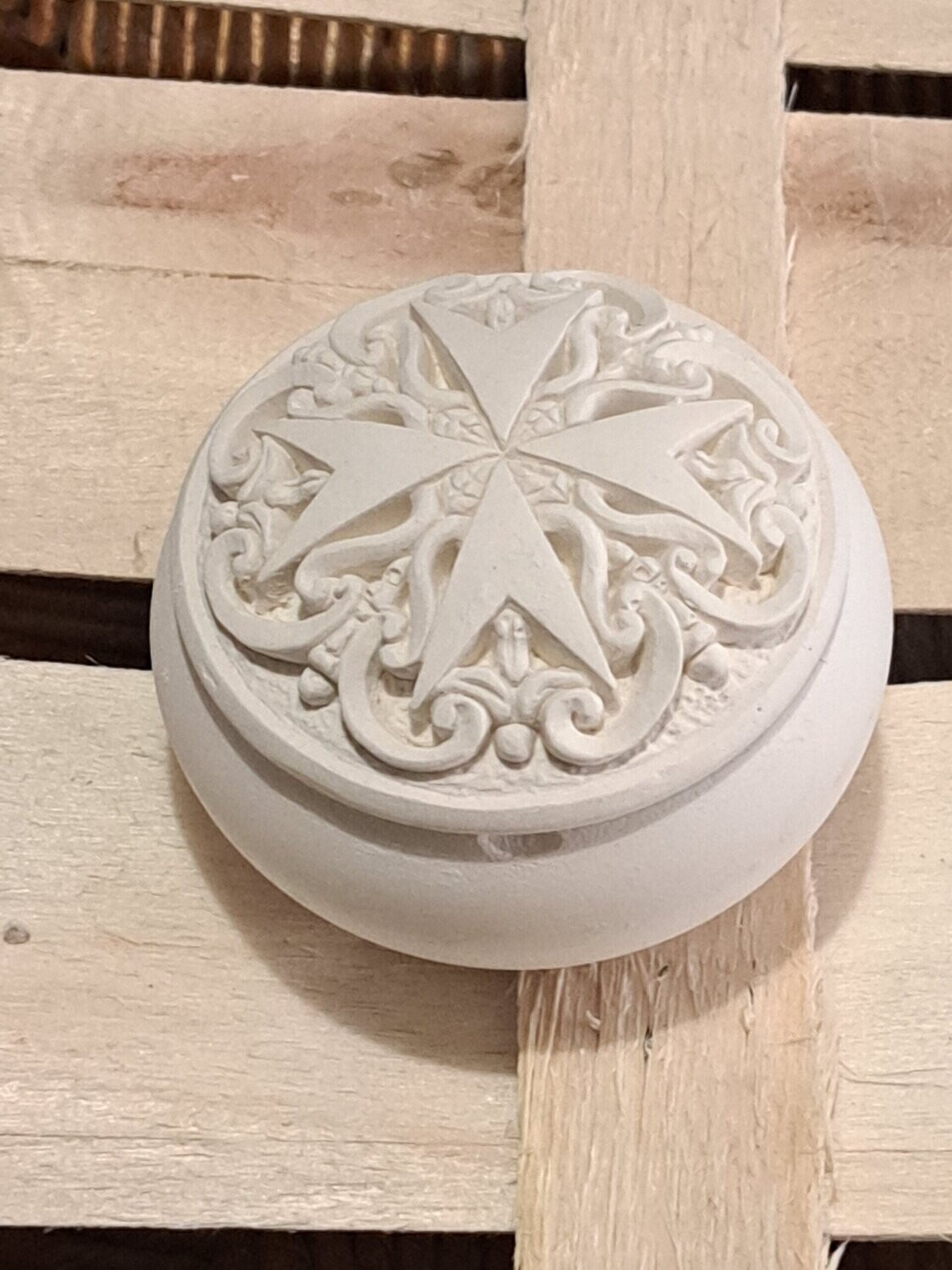 Boite à bijoux couvercle croix de Malte!!