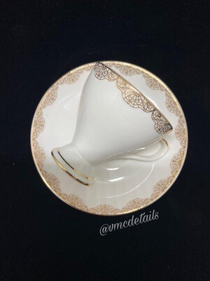 4 TAZAS BLANCO Y DORADO